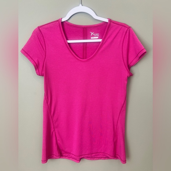 Old Navy Tops - Old Navy Active Go-Dry semi-fitted women’s pink T-shirt size small